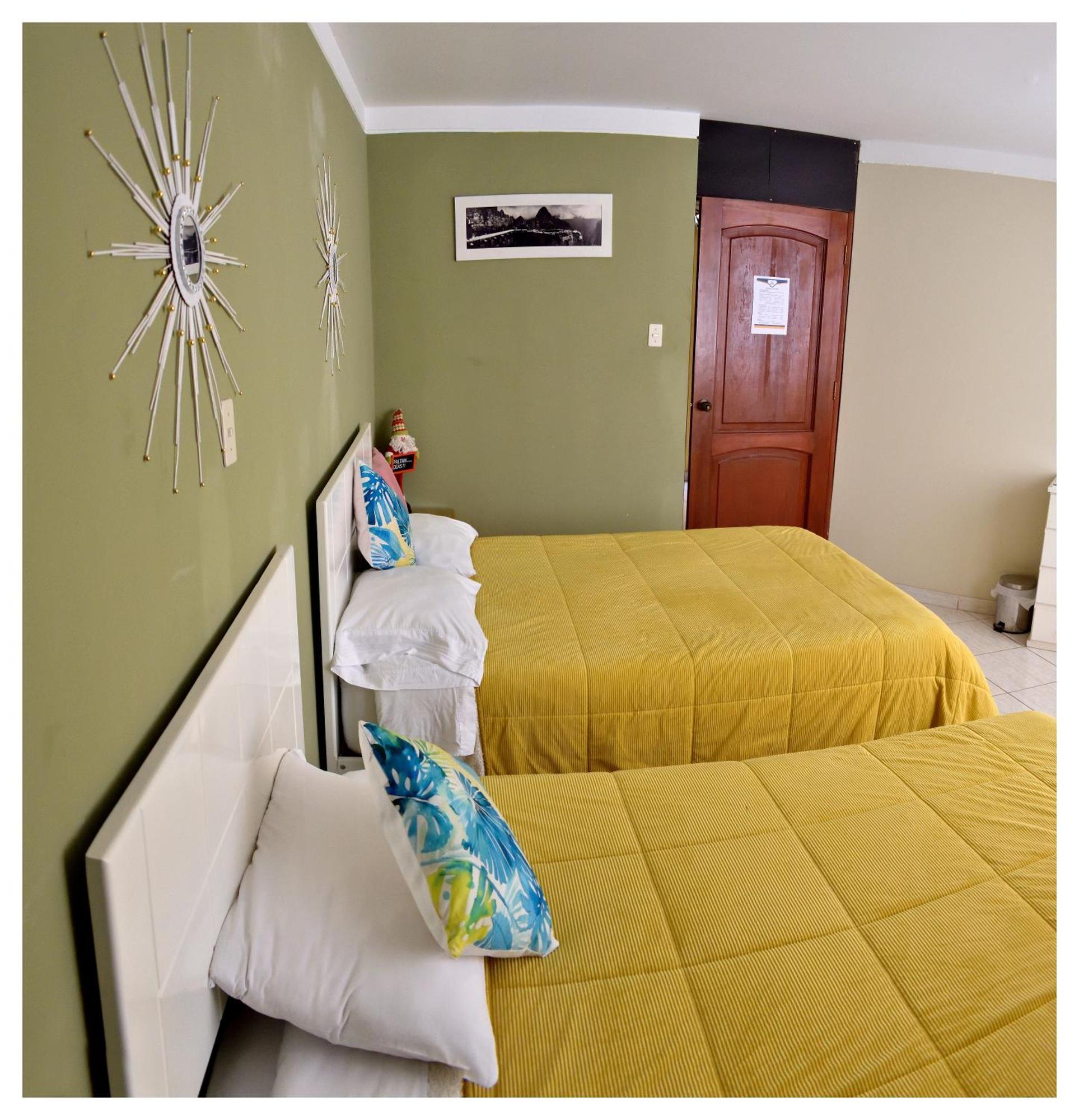 La Casa Blanca Homestay Urbanizacion Buenos Aires